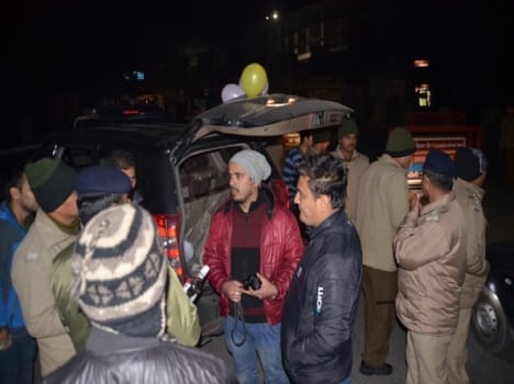 robbery shoots contractor and employee and looted eight lakh