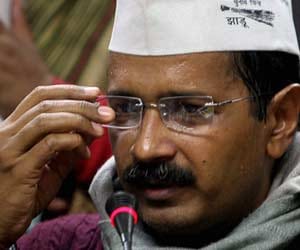 Terrorist attack on kejriwal rally!