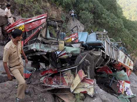 road accident at pauri, 6 killed