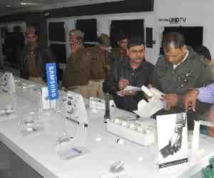 theft in samsung showroom