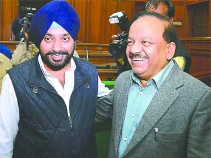 why arvind kejriwal want to pull down his own govt?