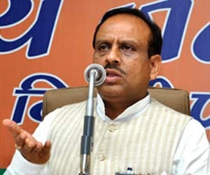 bjp leader vijendra gupta gets threat call from abroad