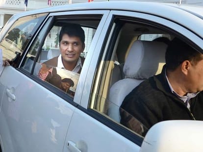 Aap ministers ignore media after controversy