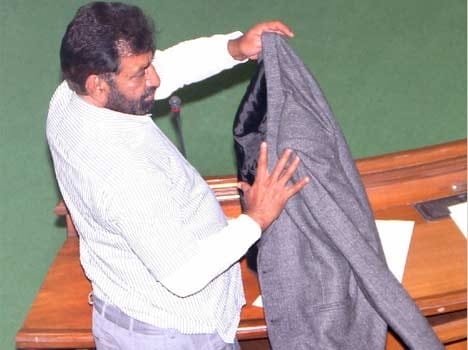 high voltage drama in delhi assembly while trust vote of aam aadmi party
