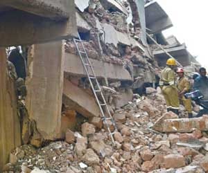 building collapsed 40 people trapped