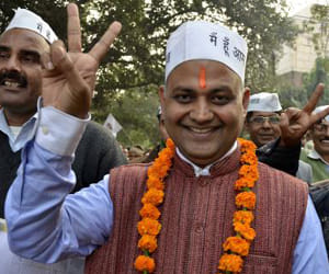 Delhi law minister trapped in new controversy