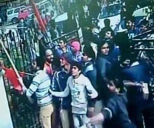 attack on aam aadmi parti office