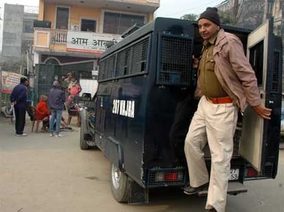 arvind kejriwal tweets on security issue