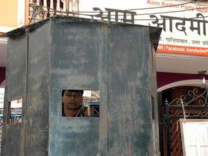 arvind kejriwal tweets on security issue