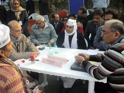  aap's janta darbar at delhi secretariat, kejriwal says chaos because of many people