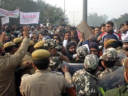 arvind kejriwal led aam aadmi party dharna