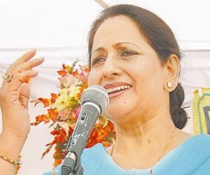 punjabi singer doli gularia performed in chandigarh employee