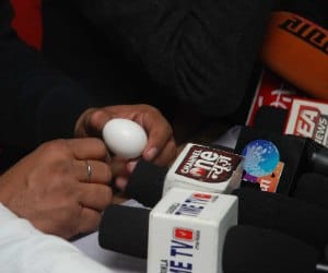 egg thrown on kumar vishwas once again