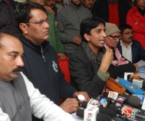 edd thrown on kumar vishwas in lucknow