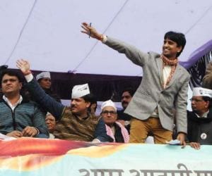 report filed against kumar vishwas