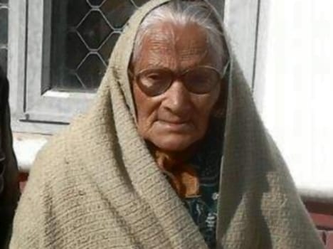 old age woman want help from ssp