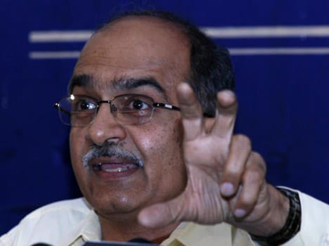 Prashant Bhushan, divisional court hearing the case