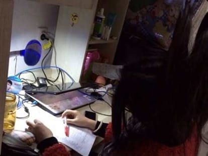 Chinese students tie their hair