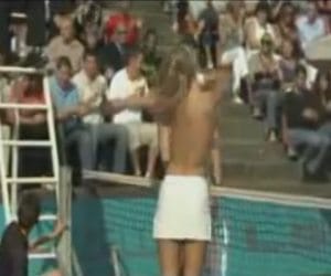when 2 women tennis player exchange t shirt