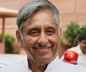 Modi supporter attack on manishankar ayyar office