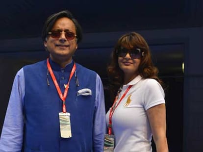 shashhi tharoor first saw sunanda pushkar dead body