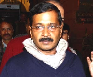 vip plate removed from palika centre lift, kejriwal unaware