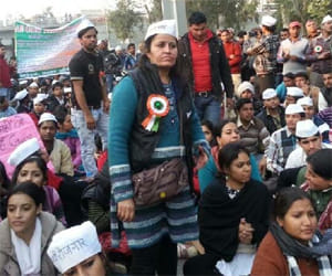 teachers protest against kejriwal government