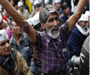 metro contract employee joins guest teachers dharna