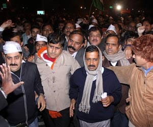 Kejriwal gov tries to make statehood to Delhi