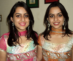 up twin sisters got twenty five lakhs