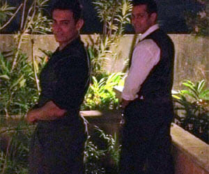 controversial pics of aamir and salman khan