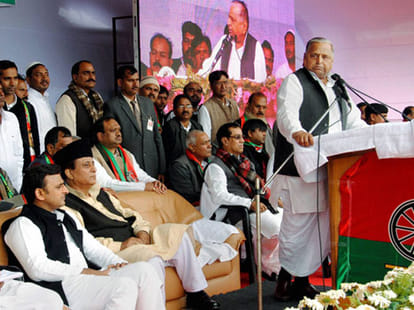 maulana in bareilly angry with akhilesh and mulayam