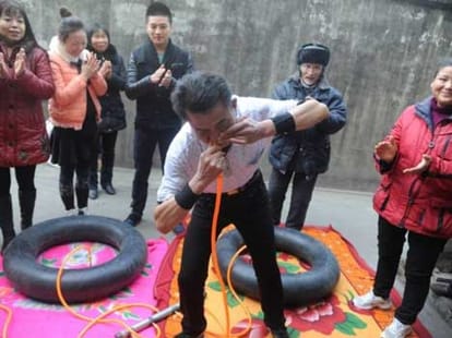 he inflates rubber rings with his nose