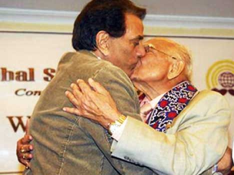 dharmendra-jethmalani smooch creates furore in social media