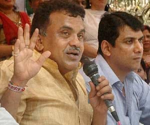 Power tariff cut demand Nirupam threatens self immolation