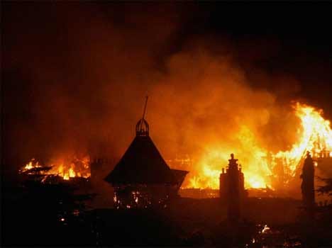 185 houses burn in fire 
