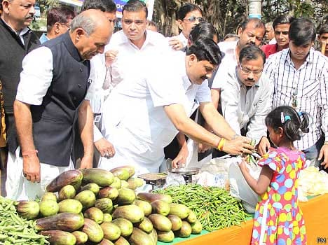 kolkata BJP selling vegetables