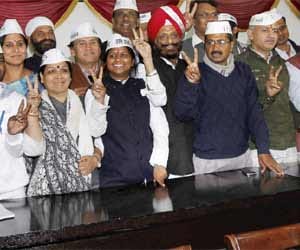 Notice issued to aap leaders