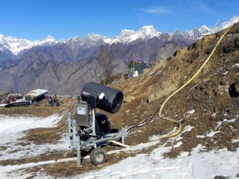 skiing games in auli