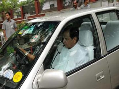 Shia muslim leader threatened to sonia rahul