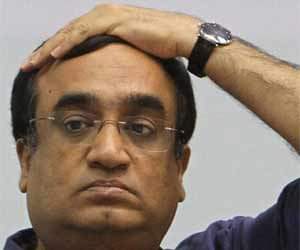 no candidate in congress against ajay makan for new delhi seat