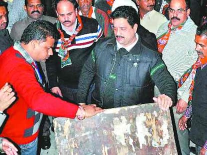 conflict in between supporters of chandigarh bjp