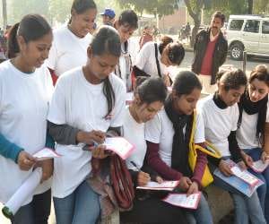 one india campaign says, 'beti hi bachaygi'