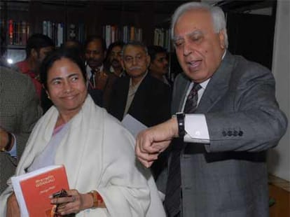 Mahasweta Devi wants Mamata Banerjee as PM