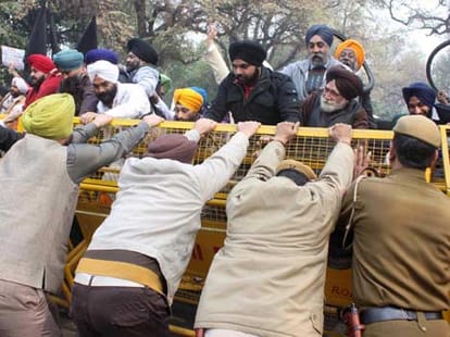 Arvind Kejriwal twin attack on Congress