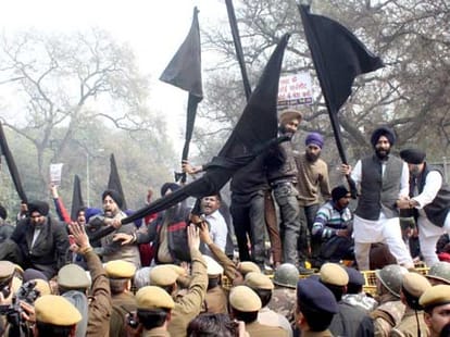 Wajahat habibullah give clean chit to congress on 84 riot case