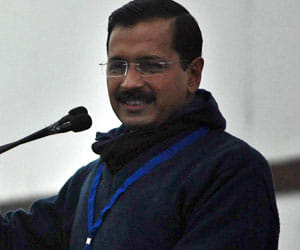 akhilesh attacked on kejriwal for water