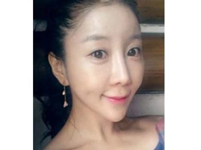 girl formed her face