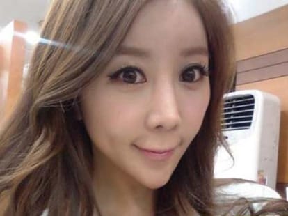 girl formed her face