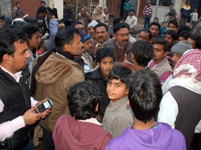 attack on campaign vehicle of modi